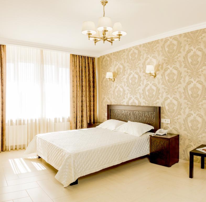 Hotel Premier Kamjanske Kamer foto