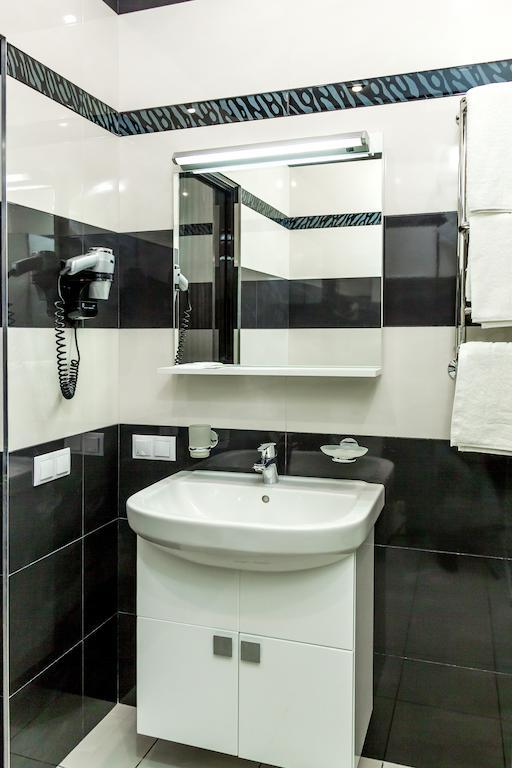 Hotel Premier Kamjanske Buitenkant foto